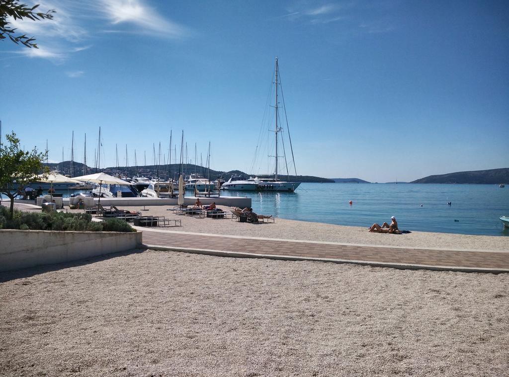 Apartments Gina Trogir Exteriör bild