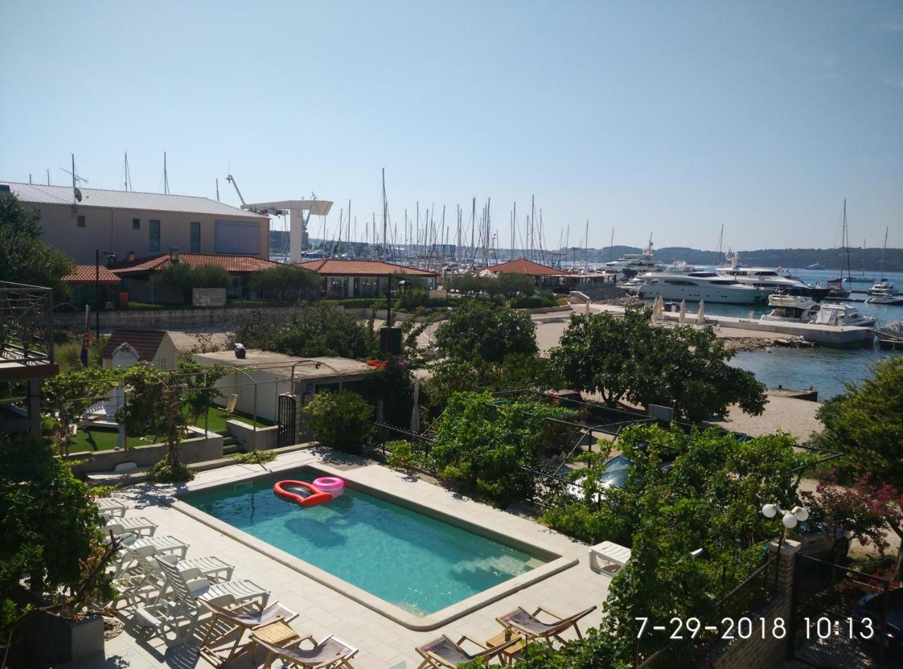 Apartments Gina Trogir Exteriör bild